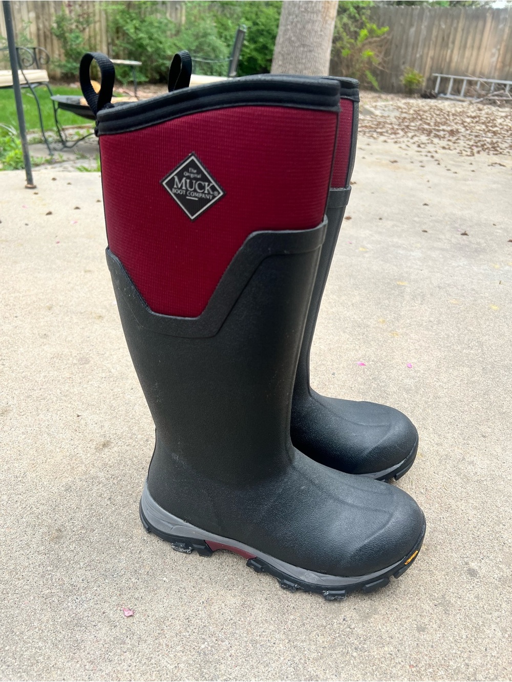 Muck Boot Company Women's Black & Burgundy Waterproof Arctic Pull-On Boots